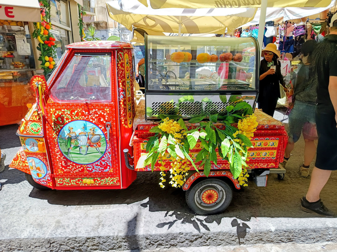 Market Fera O’Luni-卡塔尼亚必去景点