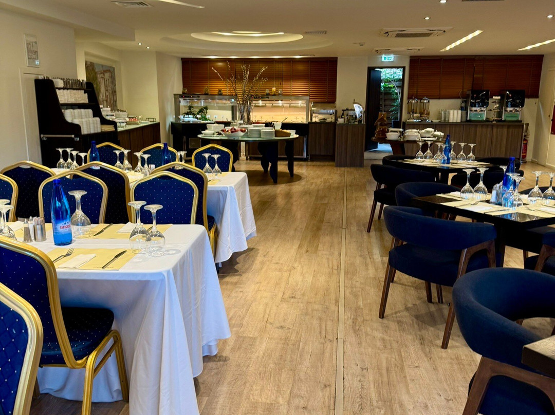 雅典大道酒店主图