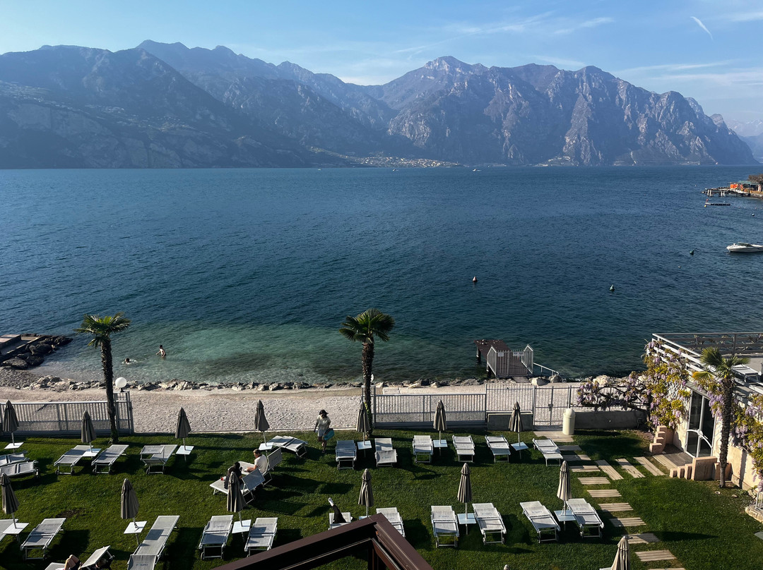 卡斯泰洛湖滨酒店主图