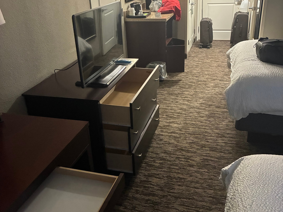Holiday Inn & Suites 格林贝球场主图
