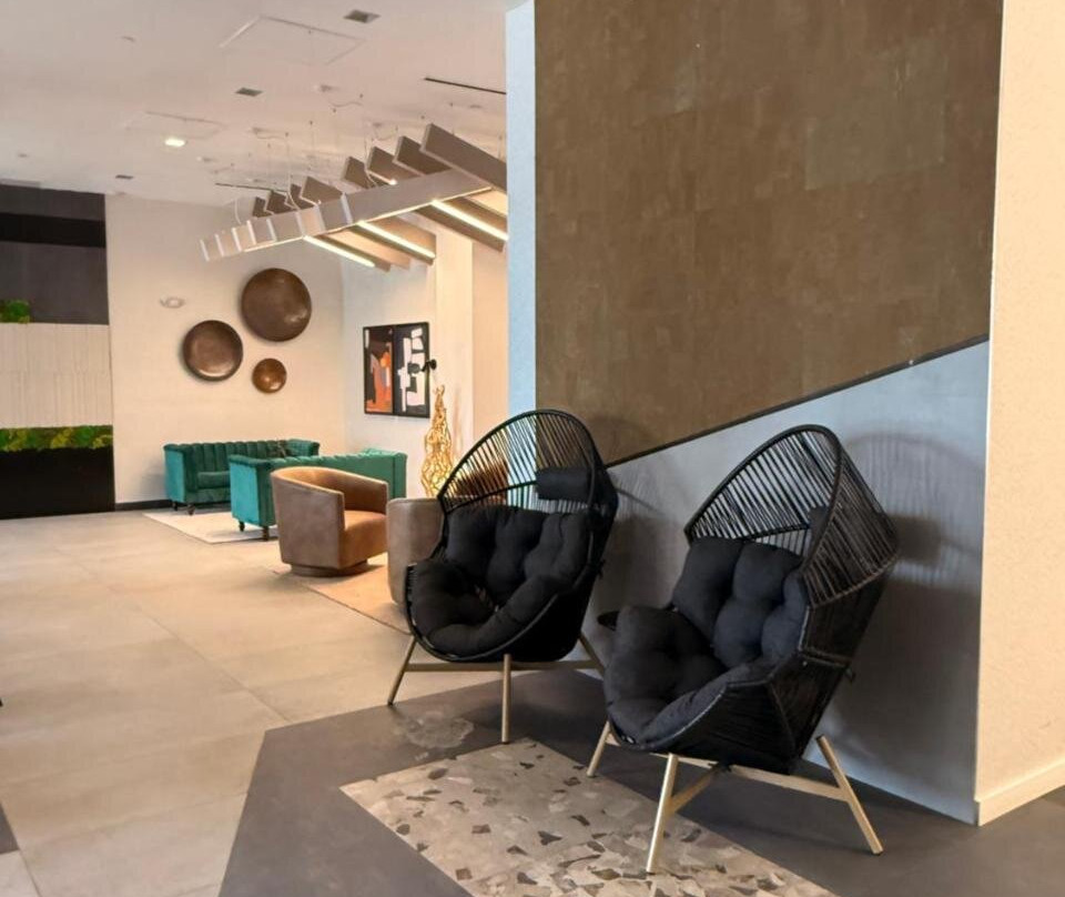 Exclusive Deluxe Queen Suite Luxury Boutique Building Downtown Hartford FREE PARKING