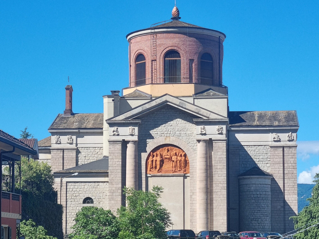 Chiesa di Sant'Ambrogio-Laveno-Mombello必去景点