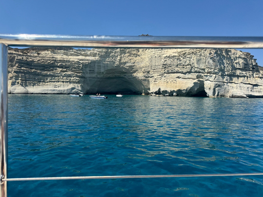 Odysseus A. Yacht Cruises-Adamas必去景点