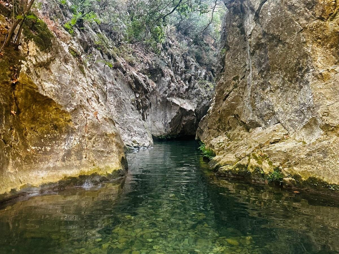 Potami Waterfalls-Karlovasi必去景点