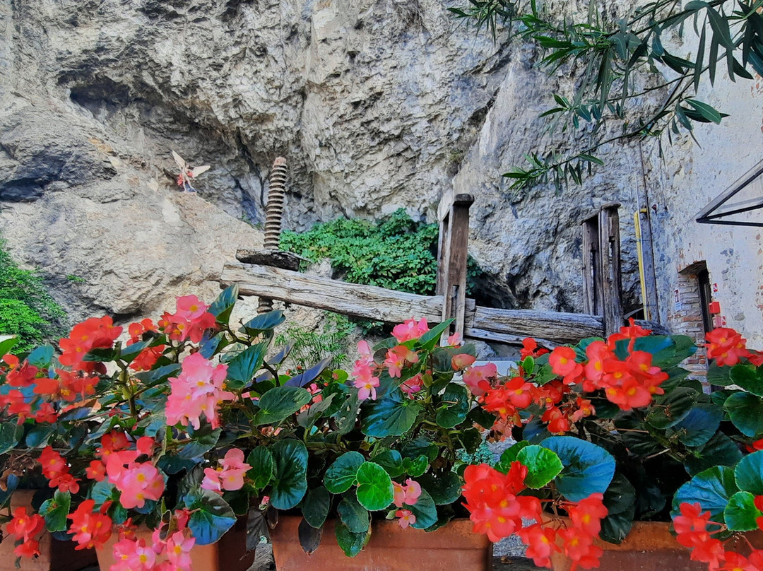 Eremo di Santa Caterina del Sasso-Leggiuno必去景点