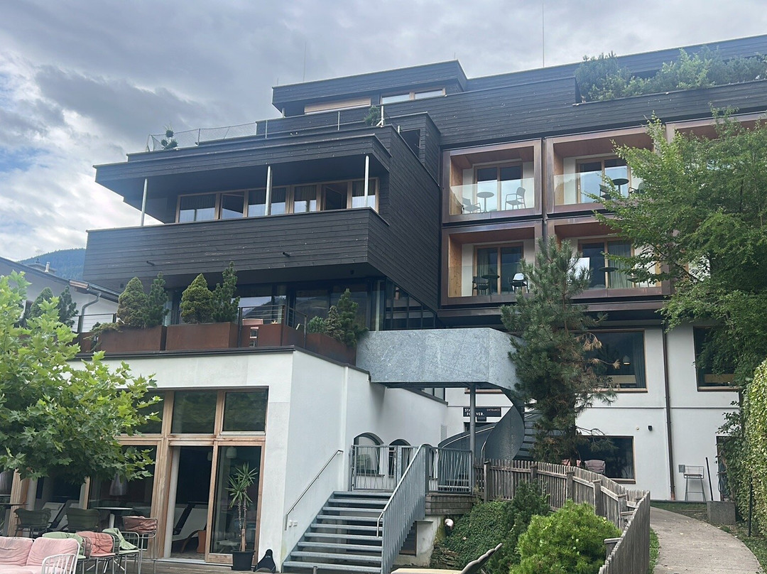 玛利波普酒店主图