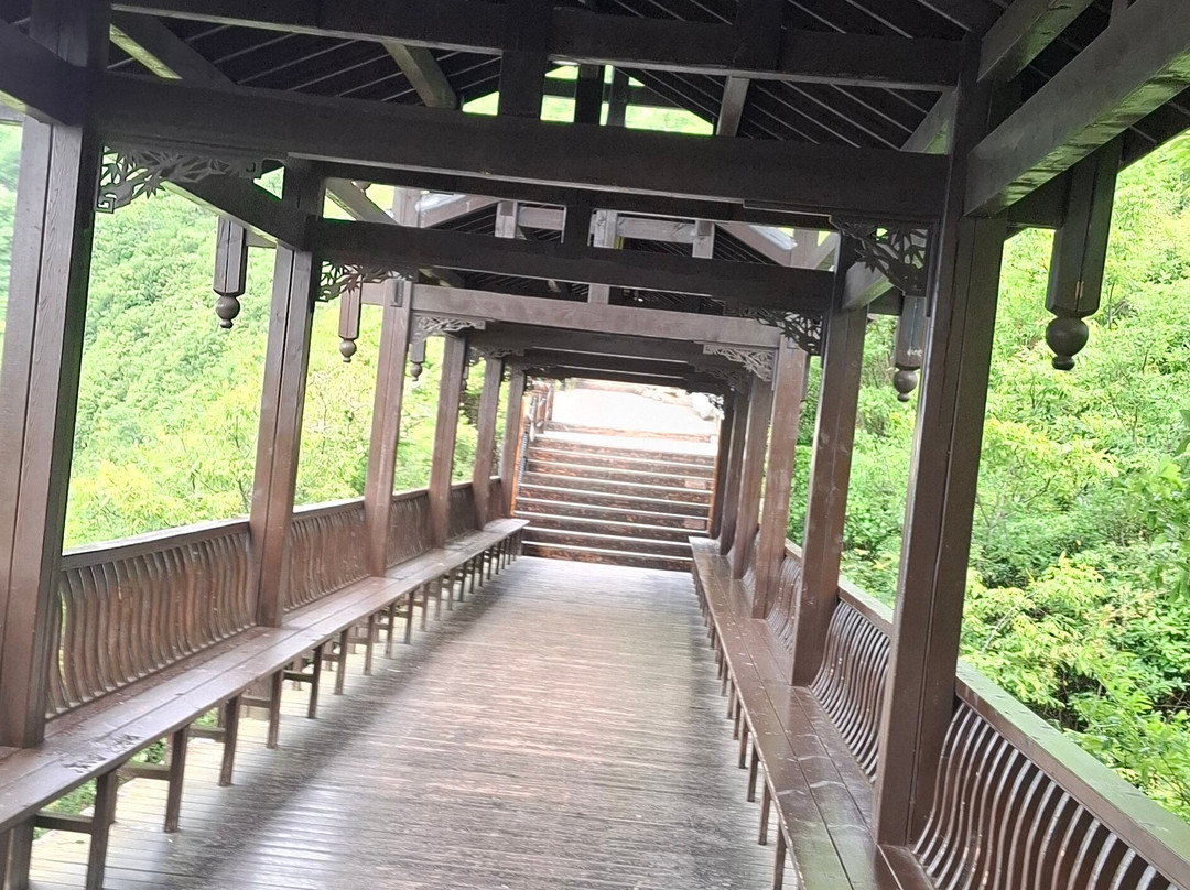 Top of the Three Peaks Gorges-奉节县必去景点