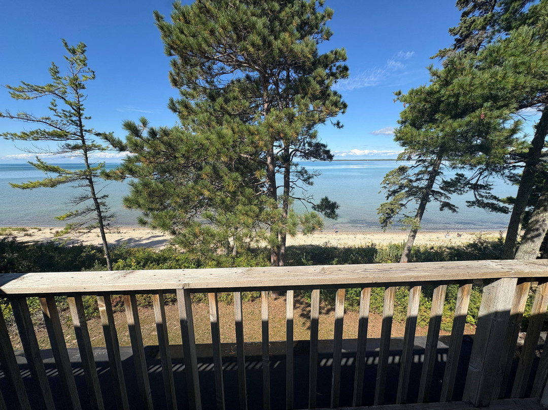 Beaver Island Lodge主图