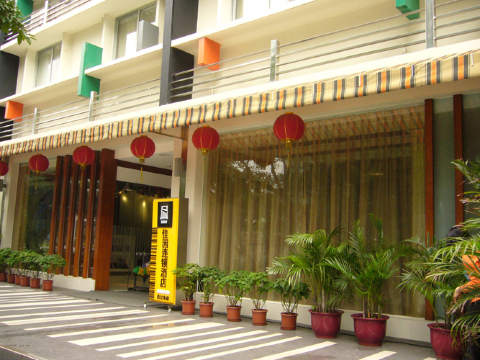 岭南佳园上海共和新路店-客卧