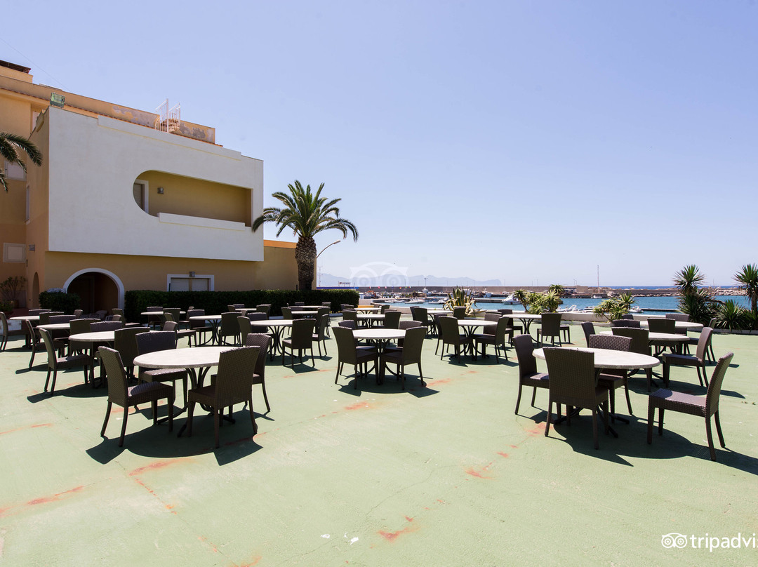 Palm Beach Hotel by Azzolini