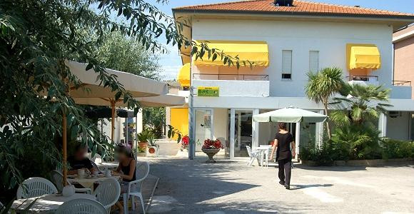 Marzocca酒店住宿-Albergo Lucia