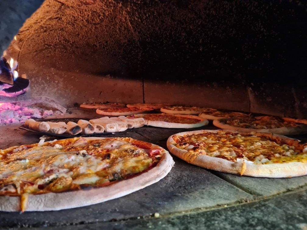 Toni's Steinofen Pizza