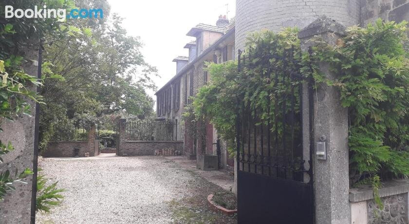 Montgeroult酒店住宿-Les Salons Fleuris