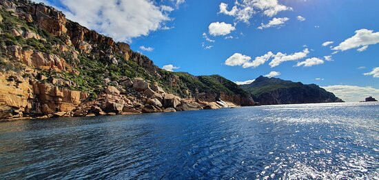 Wineglass Bay Cruises-科尔斯湾必去景点