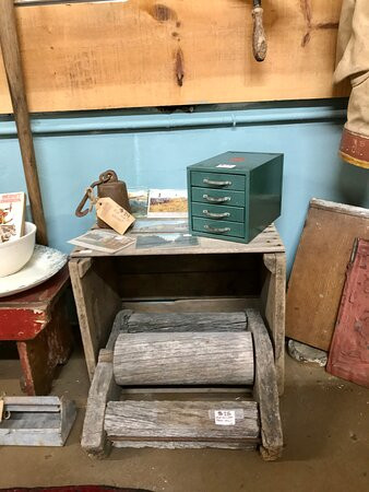 Alpha and Omega Antique Mall-韦恩斯伯勒必去景点