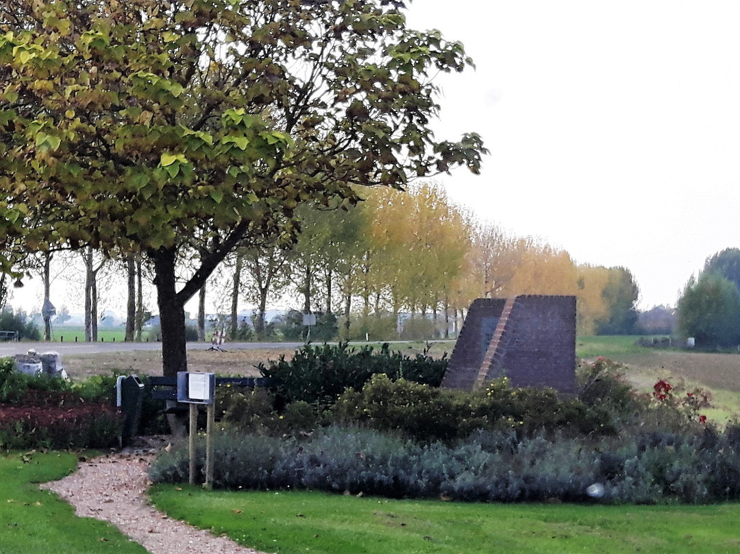 Canadees Herdenkingsmonument Ijzendijke - Sluis景点图片