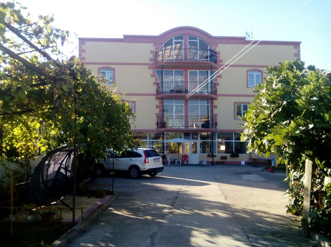 Oazis Na Molodezhnoy Guest House
