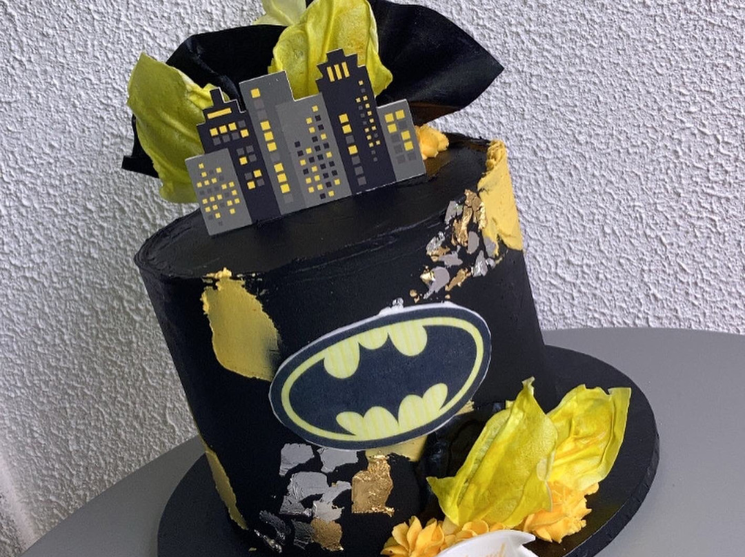 Cakes By Hollie