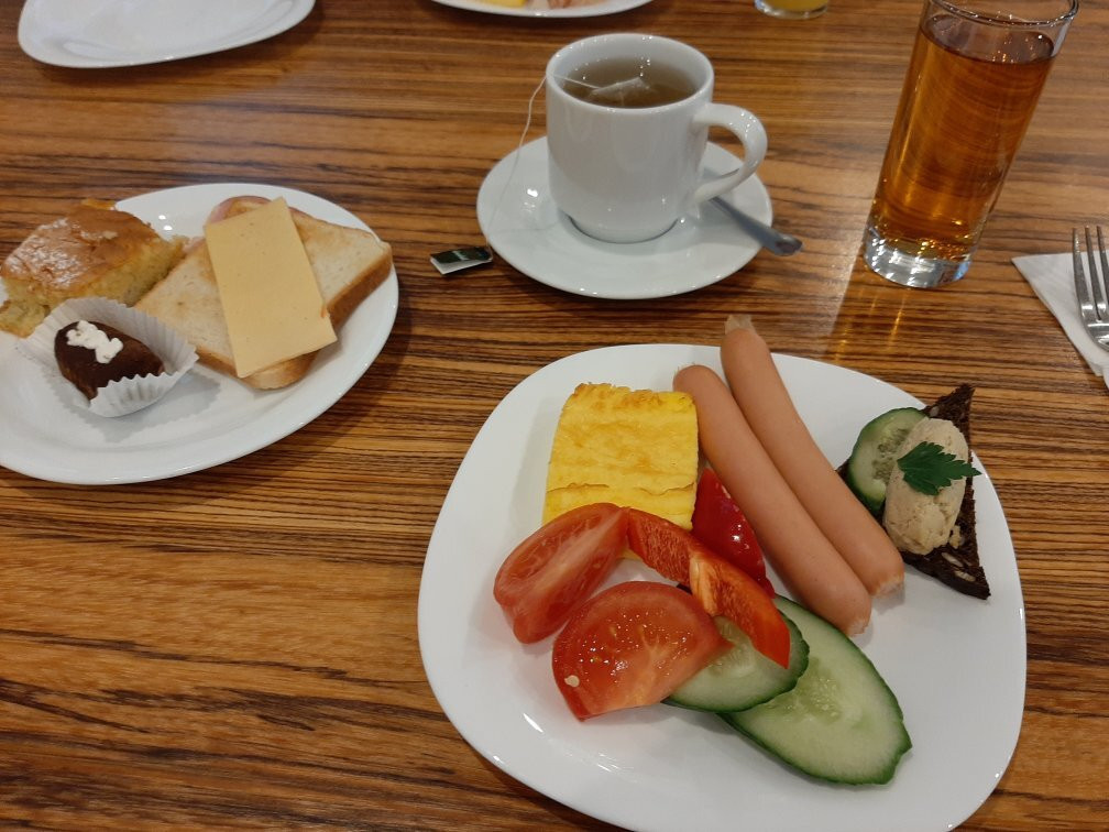 多娜酒店主图