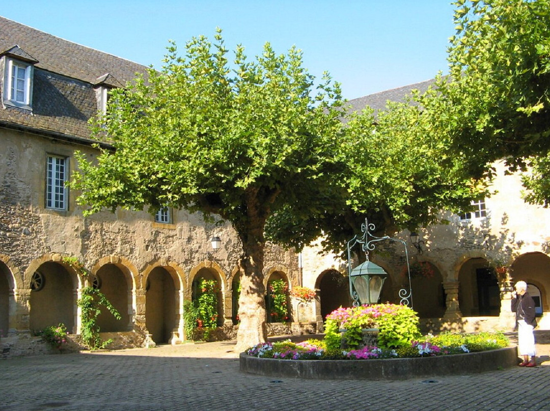 Monastère Et Cloître Des Augustins-Saint Geniez d'Olt必去景点