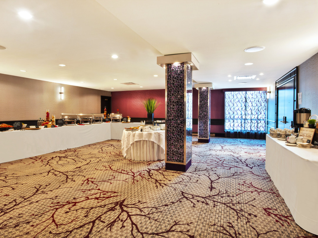 Crowne Plaza Kitchener-Waterloo by IHG主图