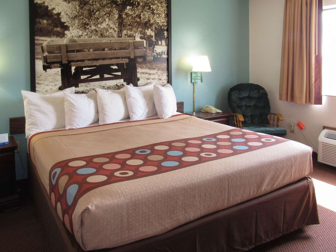 Rodeway Inn Near I-35 Lamoni主图