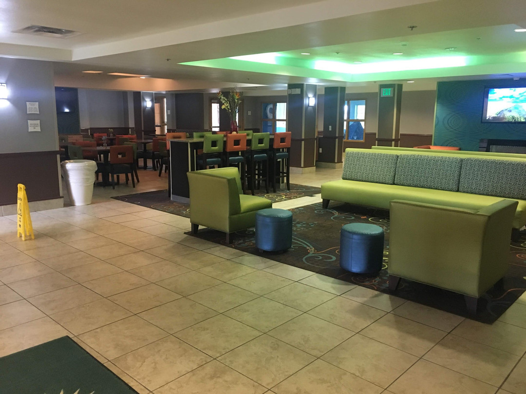 La Quinta Inn & Suites by Wyndham Olathe主图