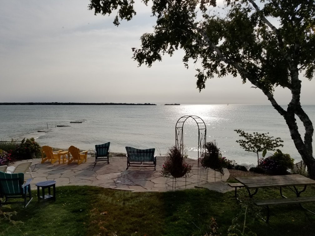 Beachfront Inn主图