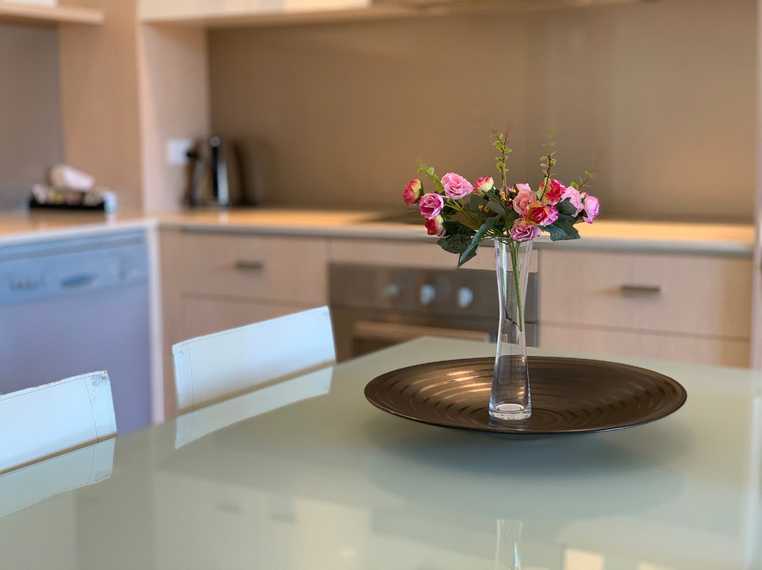 Chancellor Executive Apartments主图