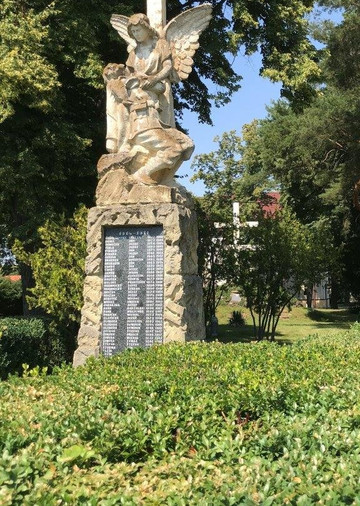 Pomnik padlym-Risnovce必去景点