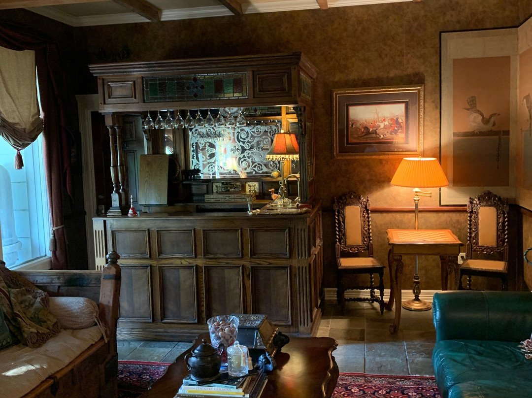 Elm Creek Manor主图