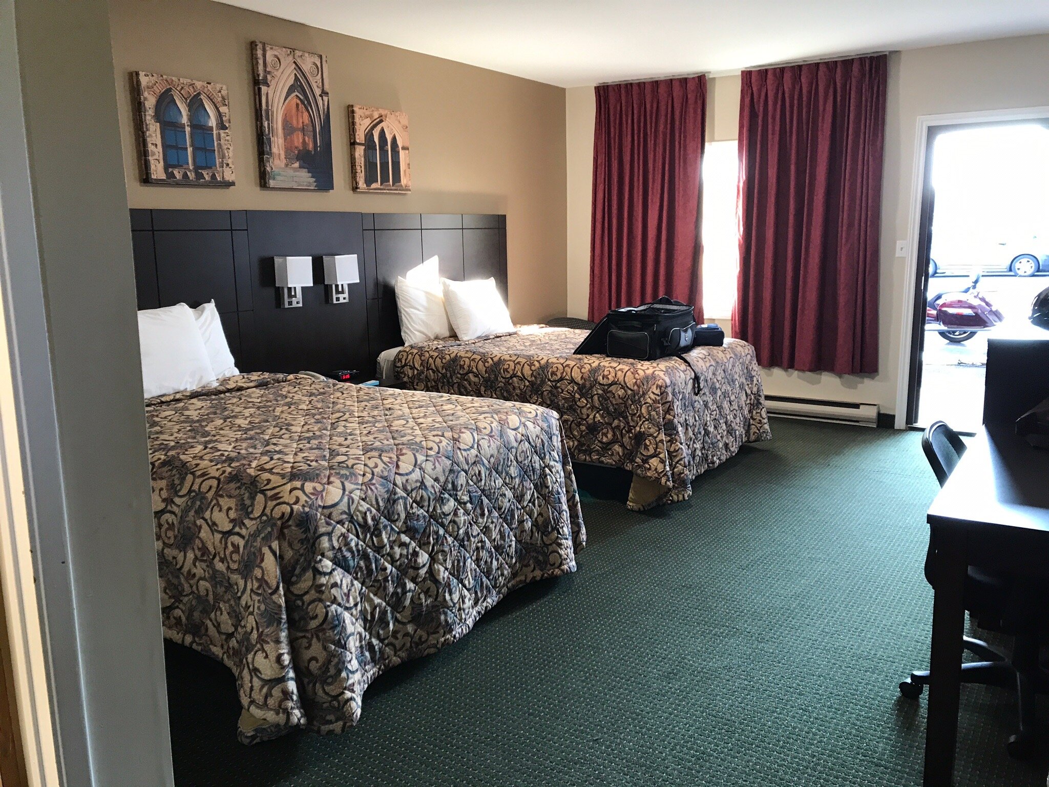 Colonial House Motor Inn-官方
