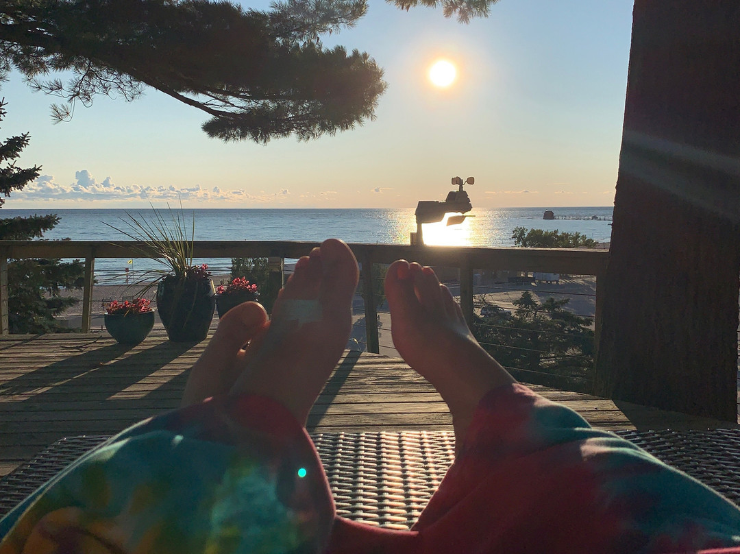 Looking Glass Beachfront Inn主图