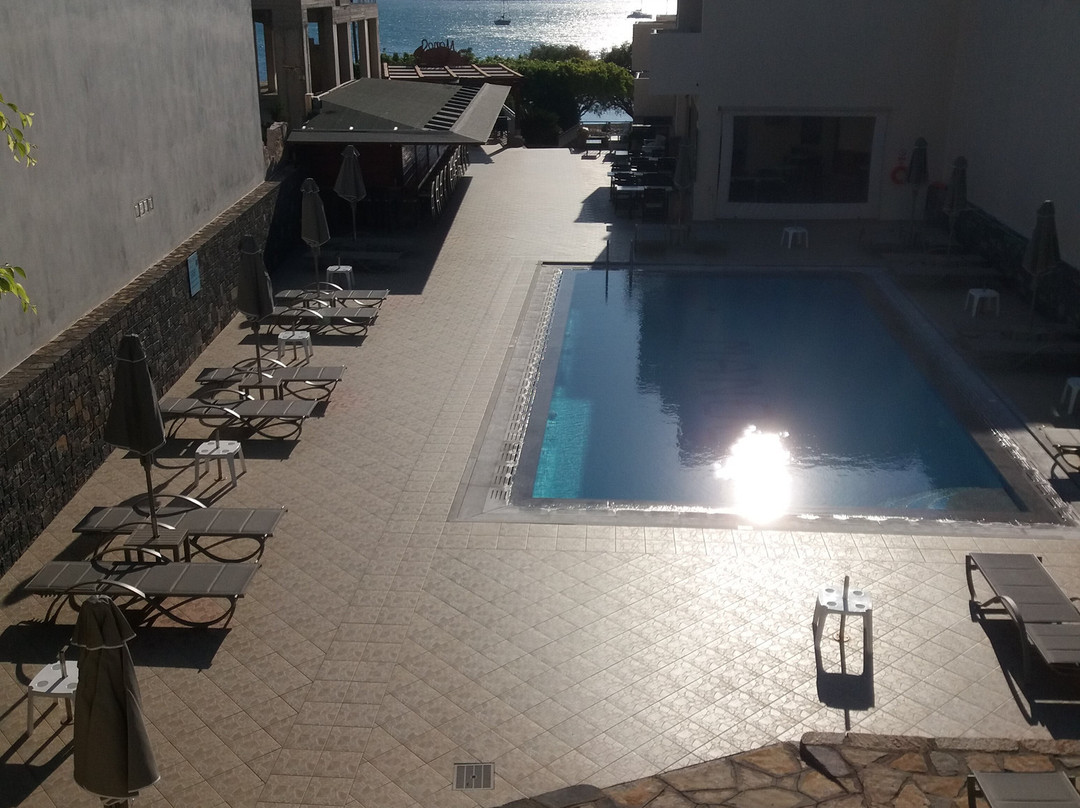 Manos Apartments