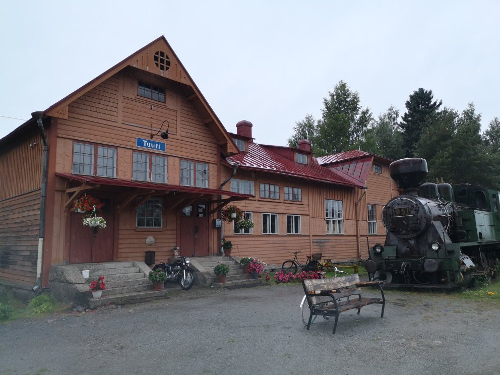 Junamajoitus Tuuri, Train Station