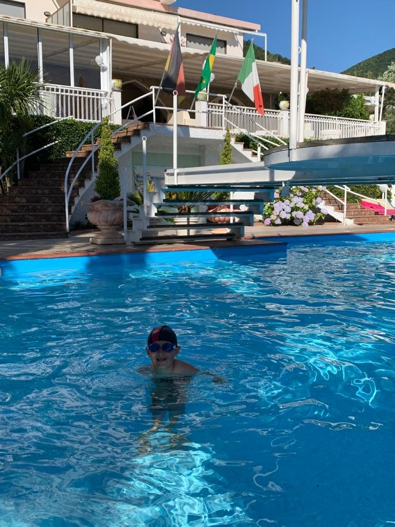 Hotel Diecimare-泳池