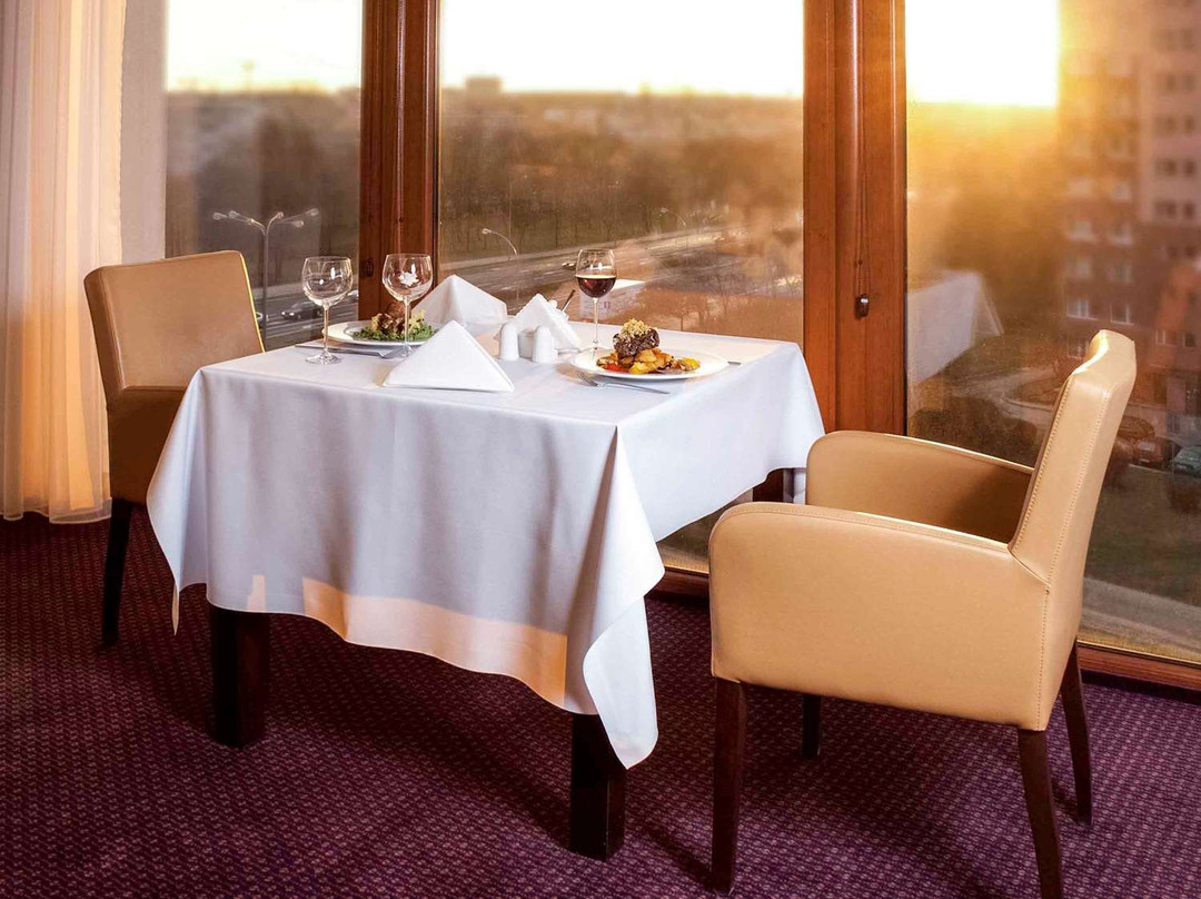 Vestil Hotel Piotrków Trybunalski主图