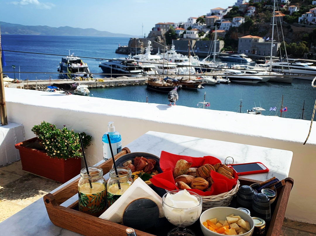 Douskos Port House主图