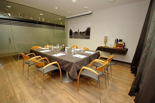 西斯内罗斯酒店主图