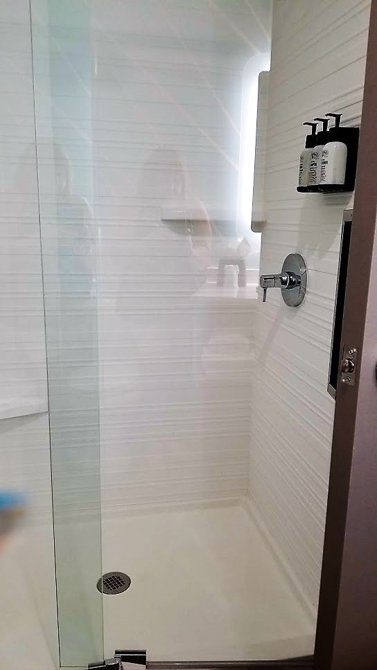avid Hotel Orlando International Airport, an IHG Hotel-浴室