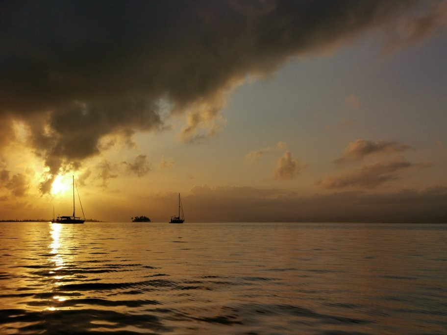 Sailing Blue Sky景点图片