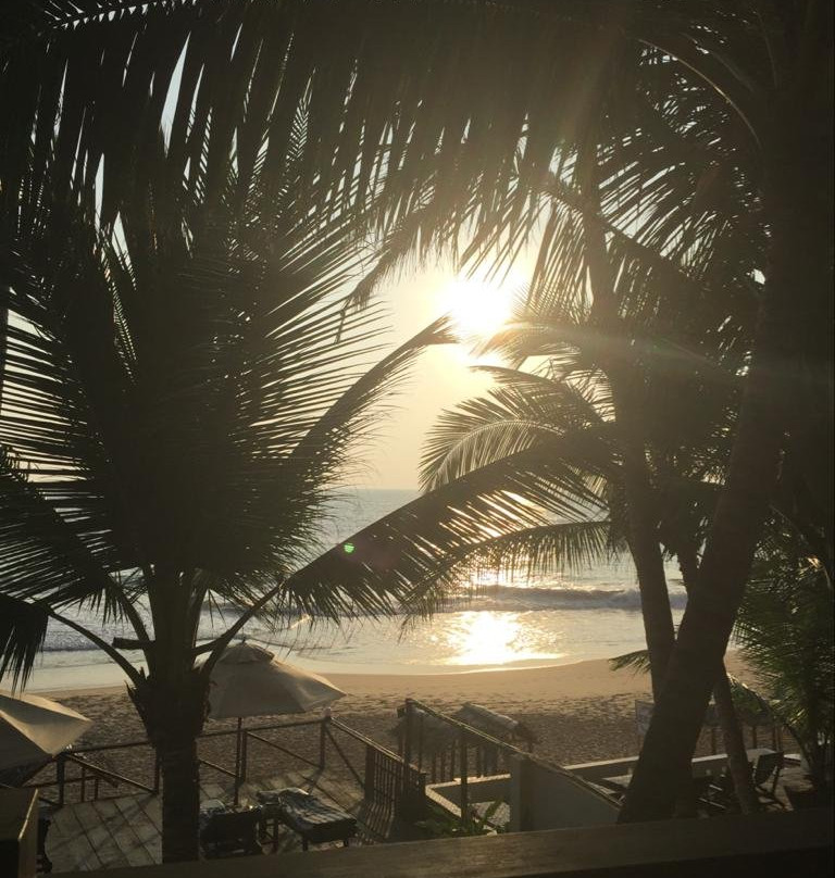 蓝宝石海海滨酒店主图