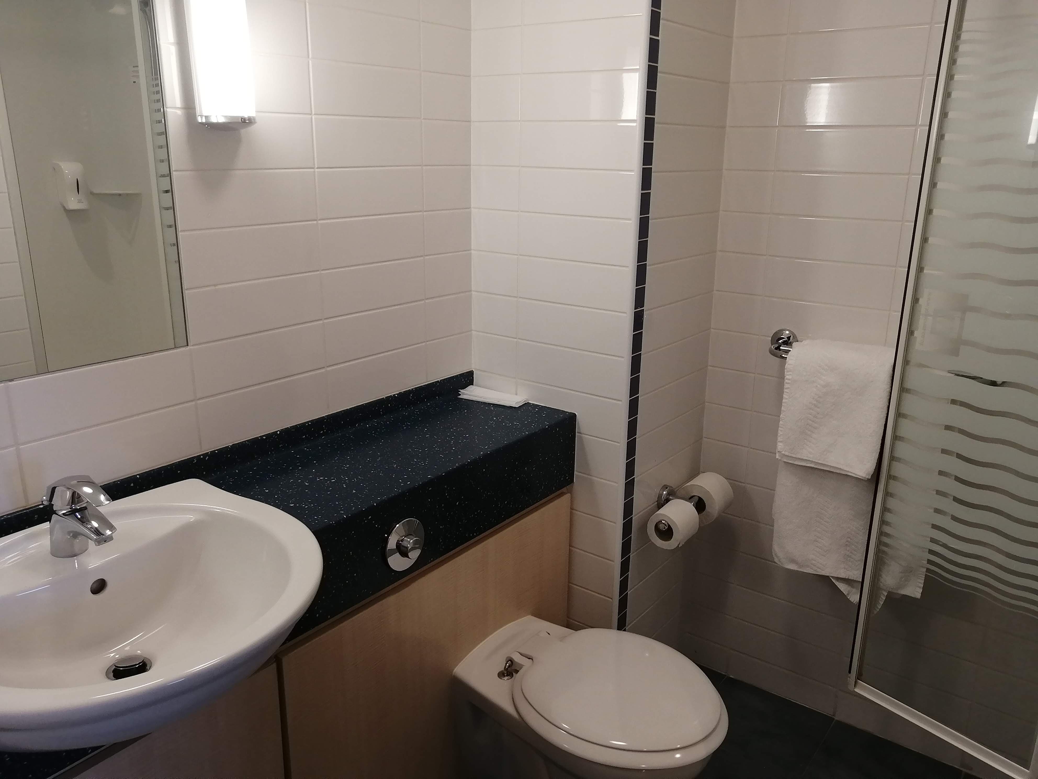 Travelodge Sheffield Meadowhall Hotel-浴室