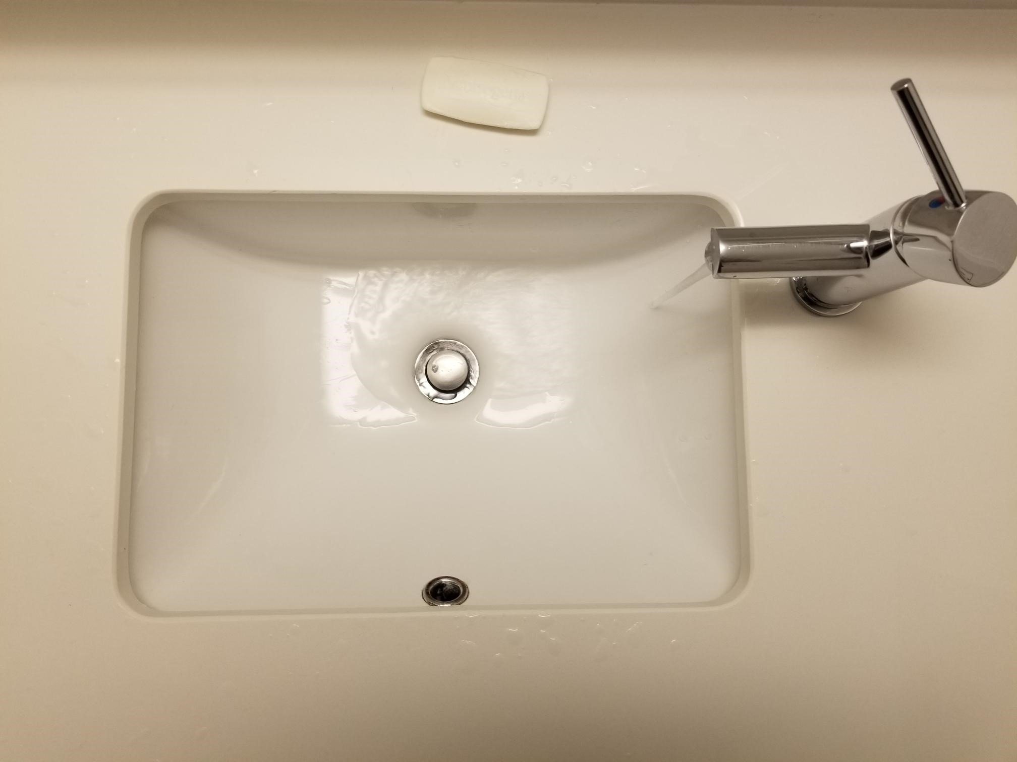 雷丁/怀奥米辛希尔顿恒庭酒店-浴室