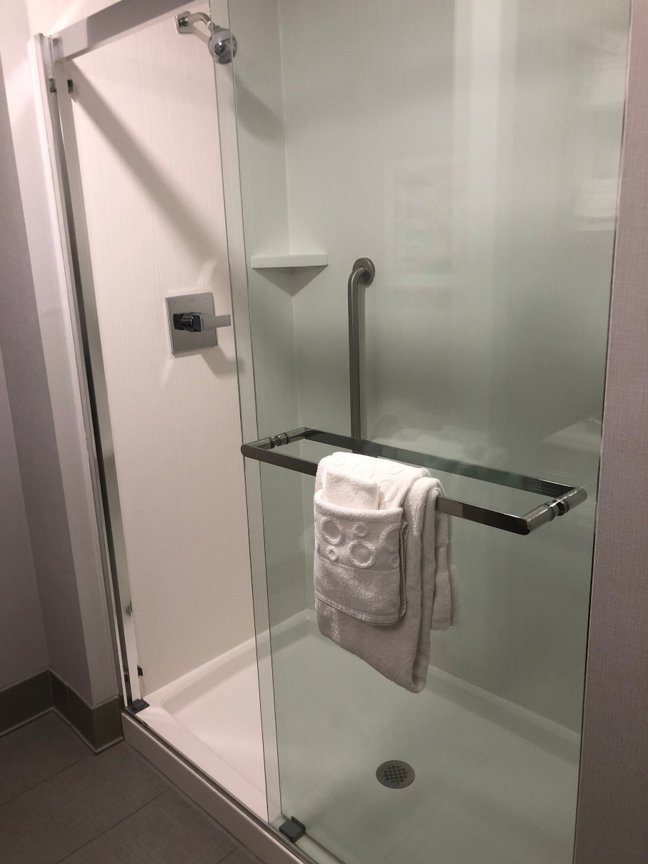 坦帕市中心运河区欢朋酒店-浴室