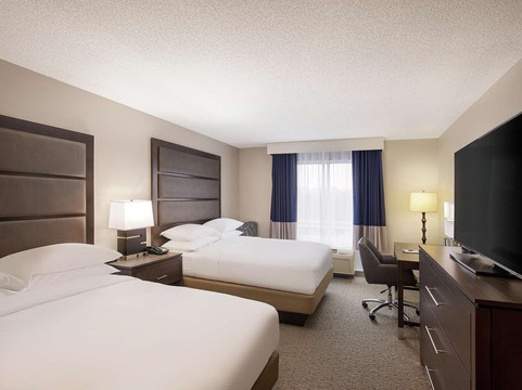 里士满机场希尔顿逸林酒店主图