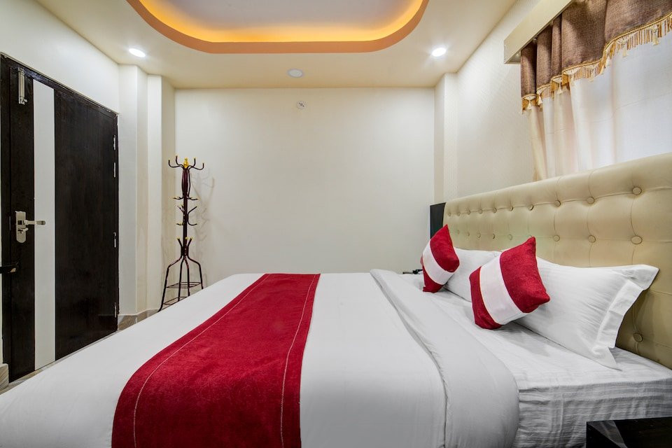 OYO 475 Hotel Eastern Palace Pvt Ltd主图