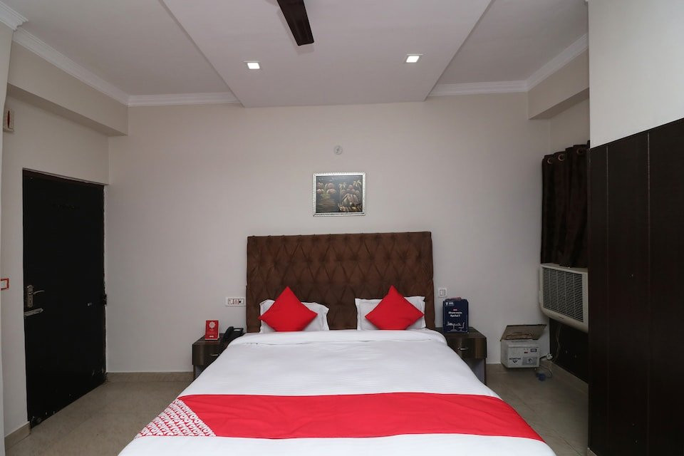 OYO 28423 The Uttam Hotel主图