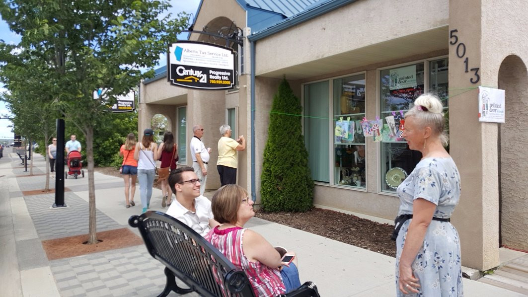 纽萨拉普塔旅游景点-Painted Door on Main Gift & Gallery