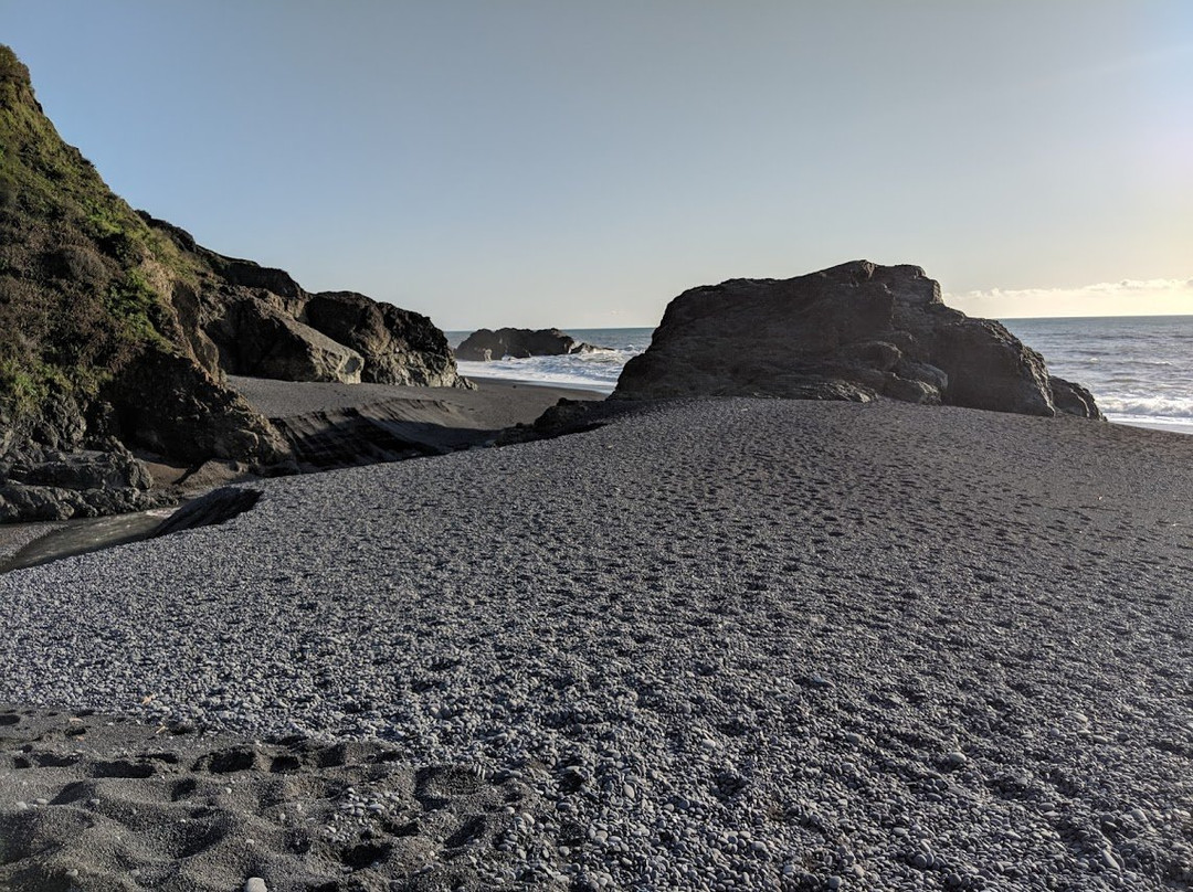 Black Sands Beach景点图片